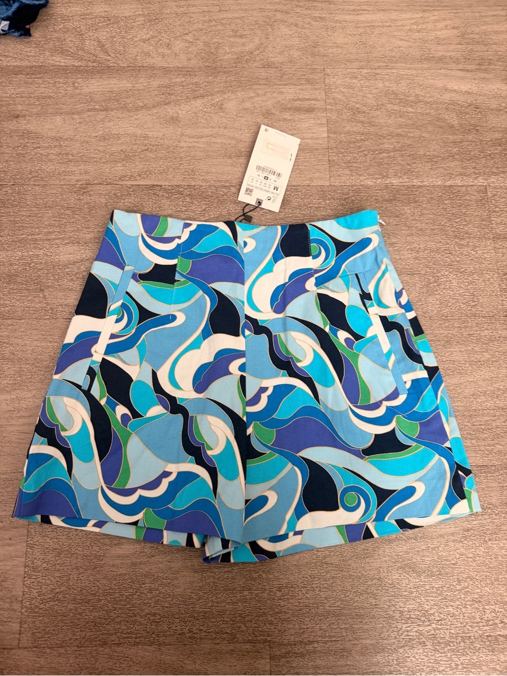 NWT Zara Pucci style shorts M